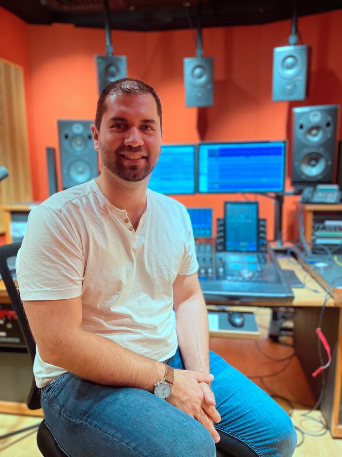José David Vindas Mora en un estudio de grabación